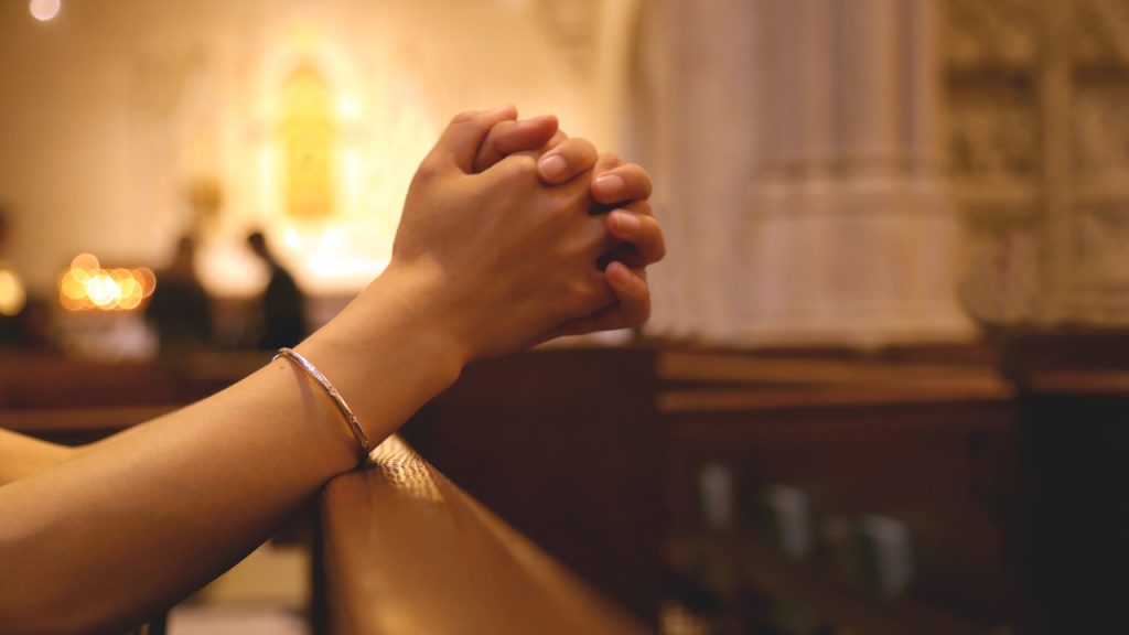 10 versículos bíblicos sobre cómo orar